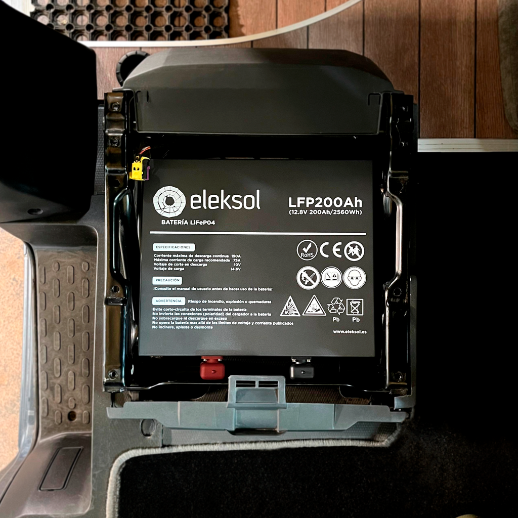 Eleksol Batería de Litio LiFePO4 Bajo Asiento Eleksol 12,8V 200Ah Bluetooth y BMS V2