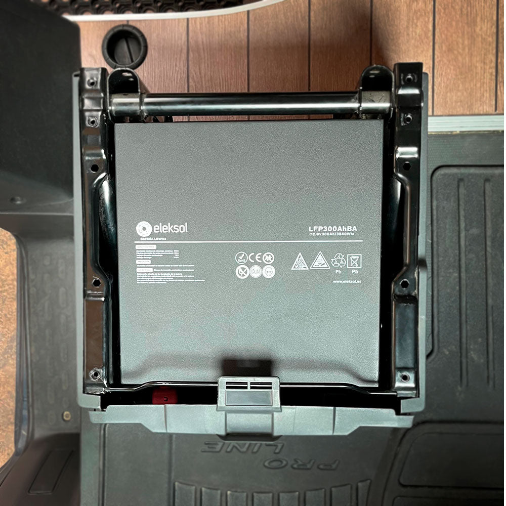 Eleksol Batería de Litio LiFePO4 Bajo Asiento Eleksol 12,8V 300Ah Bluetooth y BMS V2