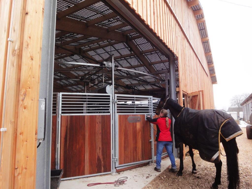 Galaxy Energy GmbH - Montagesysteme - Horse arenas BIPV - riding arenas - Art. 5192