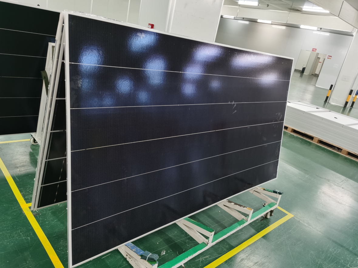 Eco Delta Power Co., Ltd. - Solarmodul - (Shingled) ECO-650-670M-69SC-DGDF ECO-670M-69SC-DGDF - Art. 174318